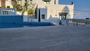 Room in Apartment - One Private Studio With Stunning Full sea View, Sh