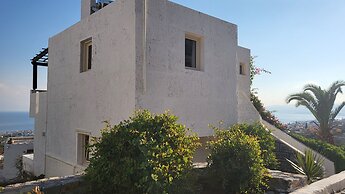 Room in Apartment - One Private Studio With Stunning Full sea View, Sh