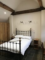 Nuneaton - Cottage - Sleeps 2 - Parking - Garden