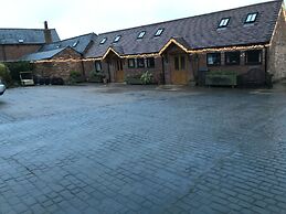 Nuneaton - Cottage - Sleeps 2 - Parking - Garden