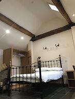 Nuneaton - Cottage - Sleeps 2 - Parking - Garden