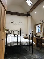 Nuneaton - Cottage - Sleeps 2 - Parking - Garden