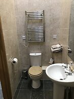 Nuneaton - Cottage - Sleeps 2 - Parking - Garden