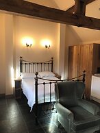 Nuneaton - Cottage - Sleeps 2 - Parking - Garden