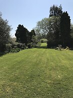 Nuneaton - Cottage - Sleeps 2 - Parking - Garden