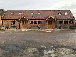 Nuneaton - Cottage - Sleeps 2 - Parking - Garden