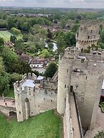 Stylish Central House Next To Warwick Castle
