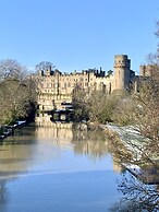 Stylish Central House Next To Warwick Castle