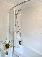 Stylish Central House Next To Warwick Castle