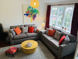 Stylish Central House Next To Warwick Castle