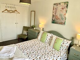 Stylish Central House Next To Warwick Castle