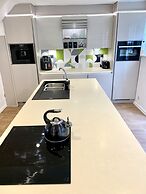 Stylish Central House Next To Warwick Castle