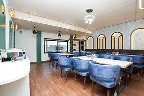 Hotel Opera Inn near Central Bus Stand