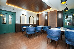 Hotel Opera Inn near Central Bus Stand