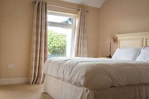 House 3 Dingle Manor Remarkable 3-bed House