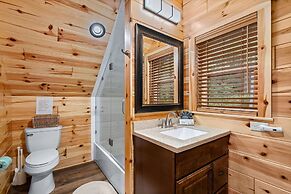 Beside Still Water 1 - 2 Bedrooms, 2 Baths, Sleeps 6 Home by RedAwning