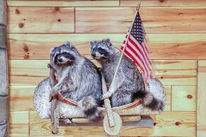 Beside Still Water 1 - 2 Bedrooms, 2 Baths, Sleeps 6 Home by RedAwning