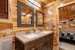 Beside Still Water 1 - 2 Bedrooms, 2 Baths, Sleeps 6 Home by RedAwning