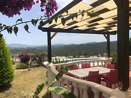 Stunning 4 Bedroom Private Villa - With Pool