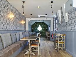 OYO Tamworth Arms Boutique Pub & Hotel