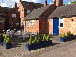 OYO Tamworth Arms Boutique Pub & Hotel