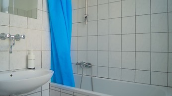 Shared Modern Apartment Schönbrunn - Budget Stylish Room