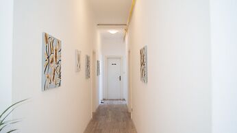 Shared Modern Apartment Schönbrunn - Budget Stylish Room