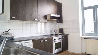 Shared Modern Apartment Schönbrunn - Budget Stylish Room