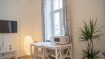 Shared Modern Apartment Schönbrunn - Budget Stylish Room