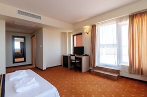 Hotel Oxford Inn & Suites