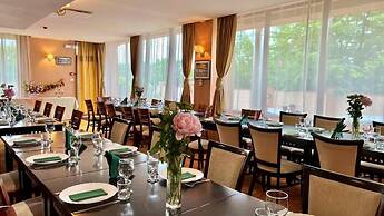 Hotel Oxford Inn & Suites