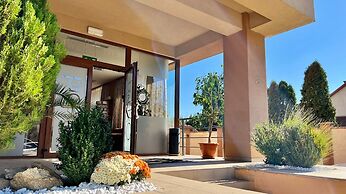 Hotel Oxford Inn & Suites