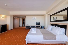 Hotel Oxford Inn & Suites