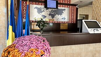 Hotel Oxford Inn & Suites