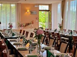 Hotel Oxford Inn & Suites