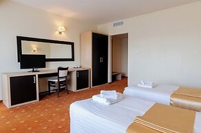 Hotel Oxford Inn & Suites