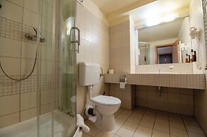 Hotel Oxford Inn & Suites