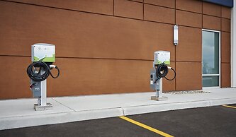 Holiday Inn Express & Suites Windsor East - Lakeshore by IHG