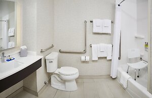 Holiday Inn Express & Suites Windsor East - Lakeshore by IHG