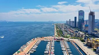 Crowne Plaza Dalian Xinghai by IHG