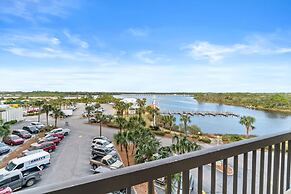 Pinnacle Port by Book That Condo