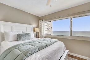 Pinnacle Port by Book That Condo