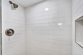 Pinnacle Port by Book That Condo