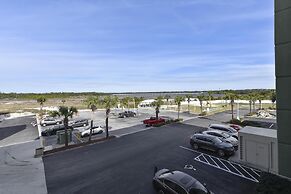 Pinnacle Port by Book That Condo