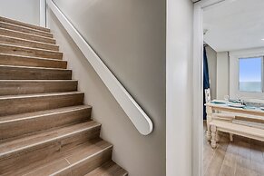 Pinnacle Port by Book That Condo