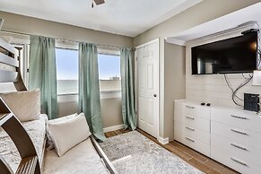 Pinnacle Port by Book That Condo