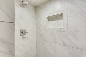 Pinnacle Port by Book That Condo