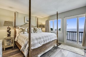 Pinnacle Port by Book That Condo