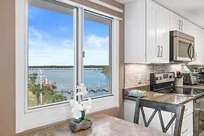 Pinnacle Port by Book That Condo