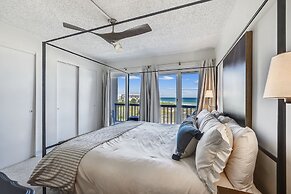 Pinnacle Port by Book That Condo